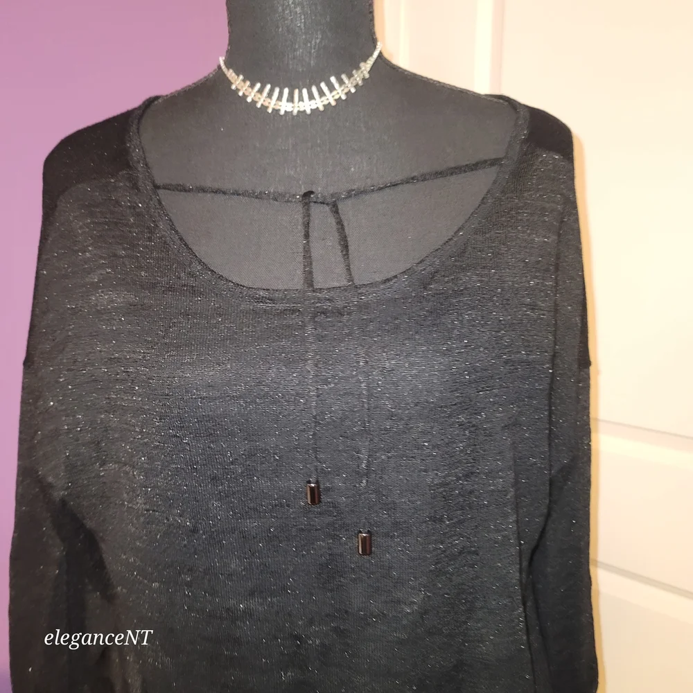 Elegant Black Top with Tie Detail Sz: L
